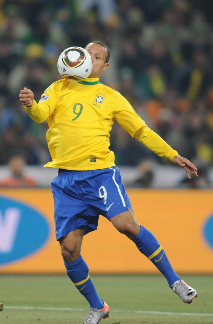 法比亚诺手球嫌疑破门