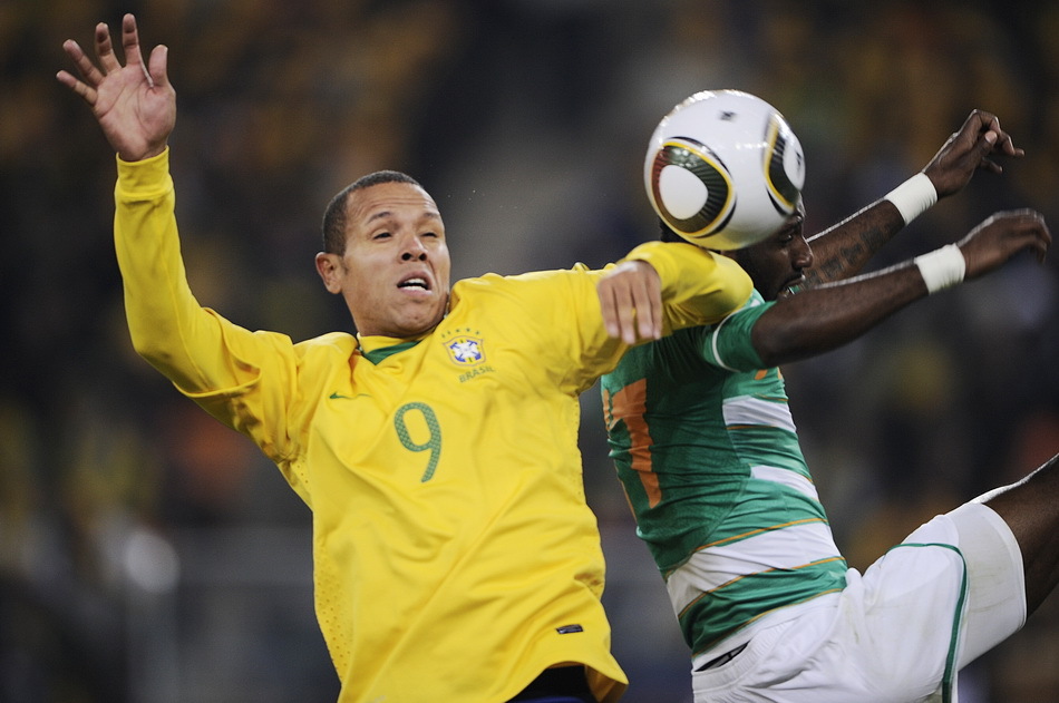 法比亚诺手球嫌疑破门