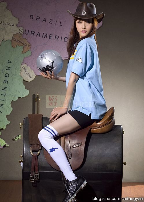 美女唐嫣变身足球宝贝