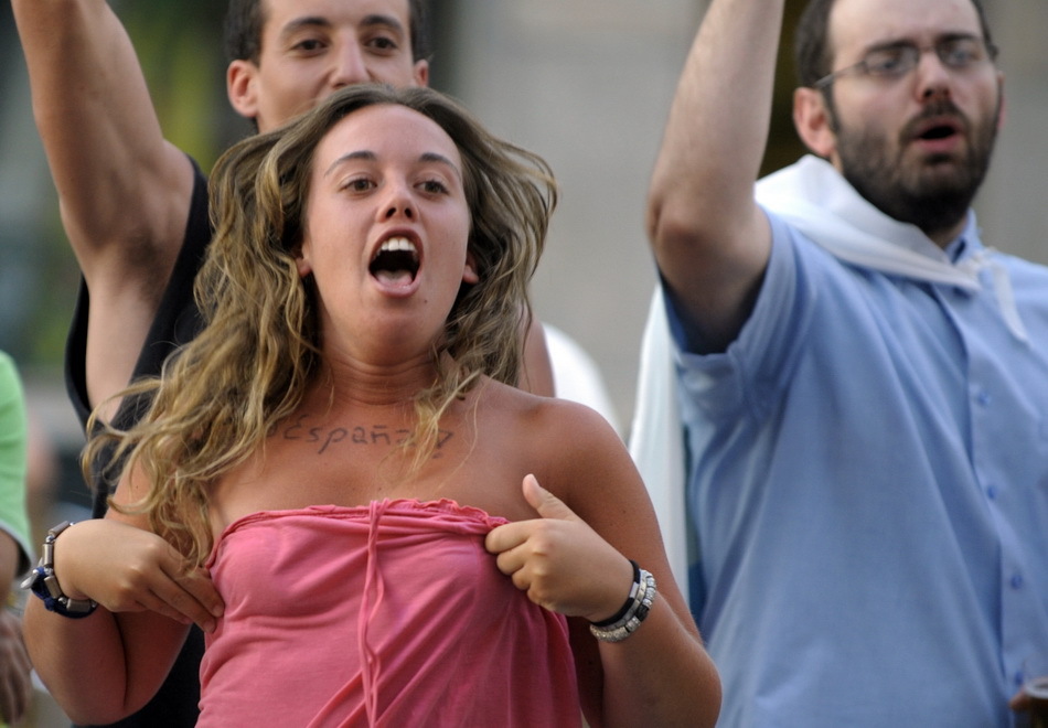 胸衣马上要掉了