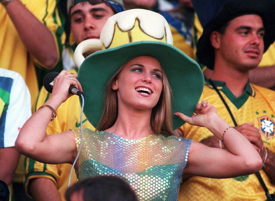 苏珊娜(1998年)顶着大帽子