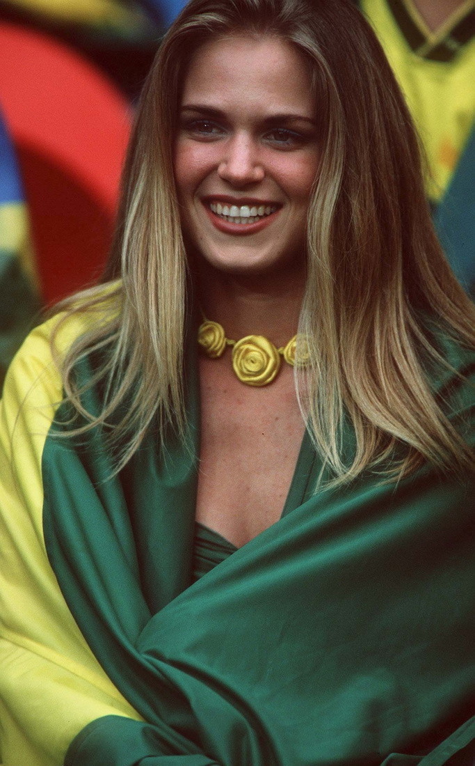 苏珊娜(1998年)力压所有嫩模