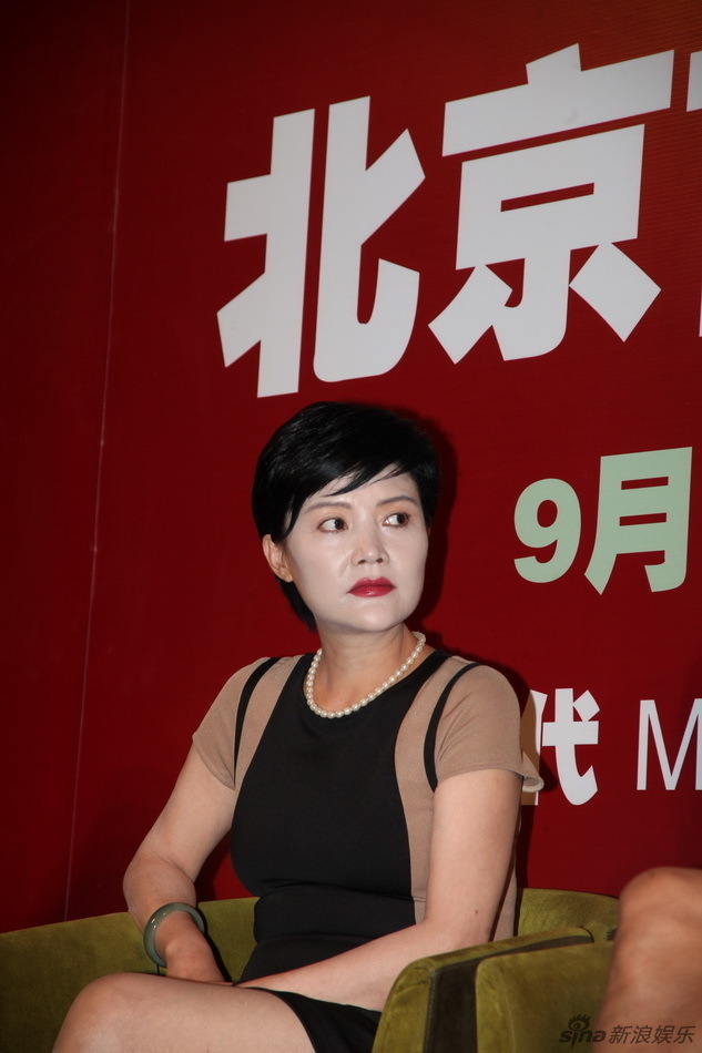 马晓晴复出亮相 惨白底妆大红唇惊悚雷人_高清图集_新浪网