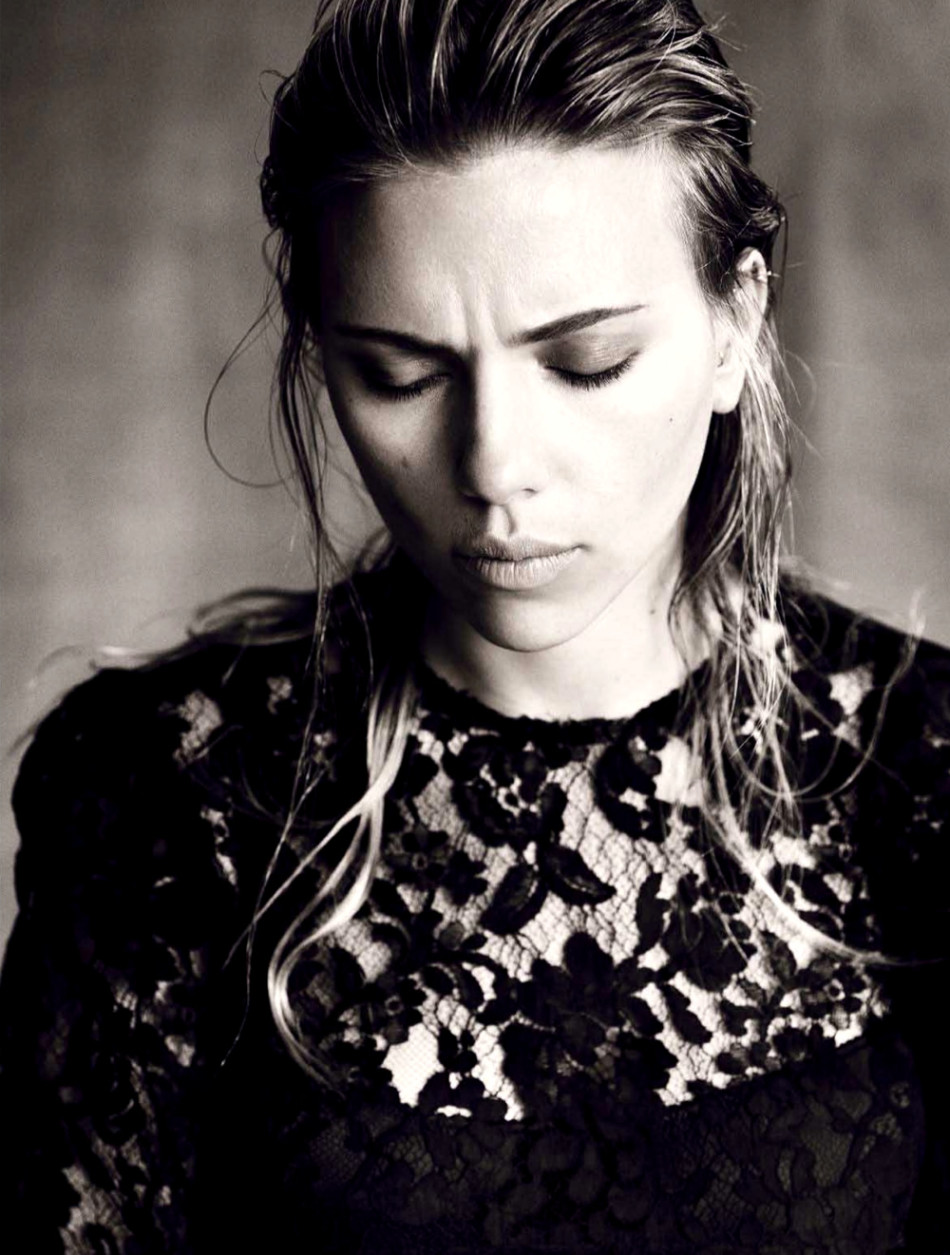 斯嘉丽-约翰逊黑白大片 复古情怀尽现个人魅力