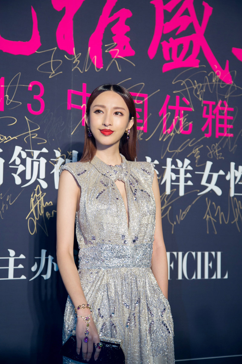 张俪华服闪耀优雅盛典完美曲线诠释极致魅惑