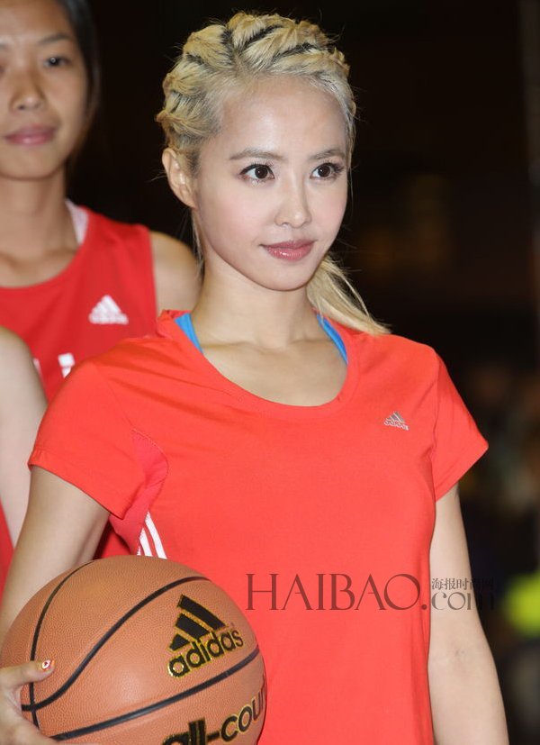 摆脱甜美玩重口 蔡依林金色贴头皮编发