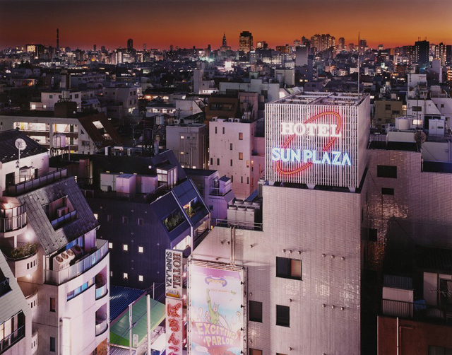 消防逃生梯上的东京夜景