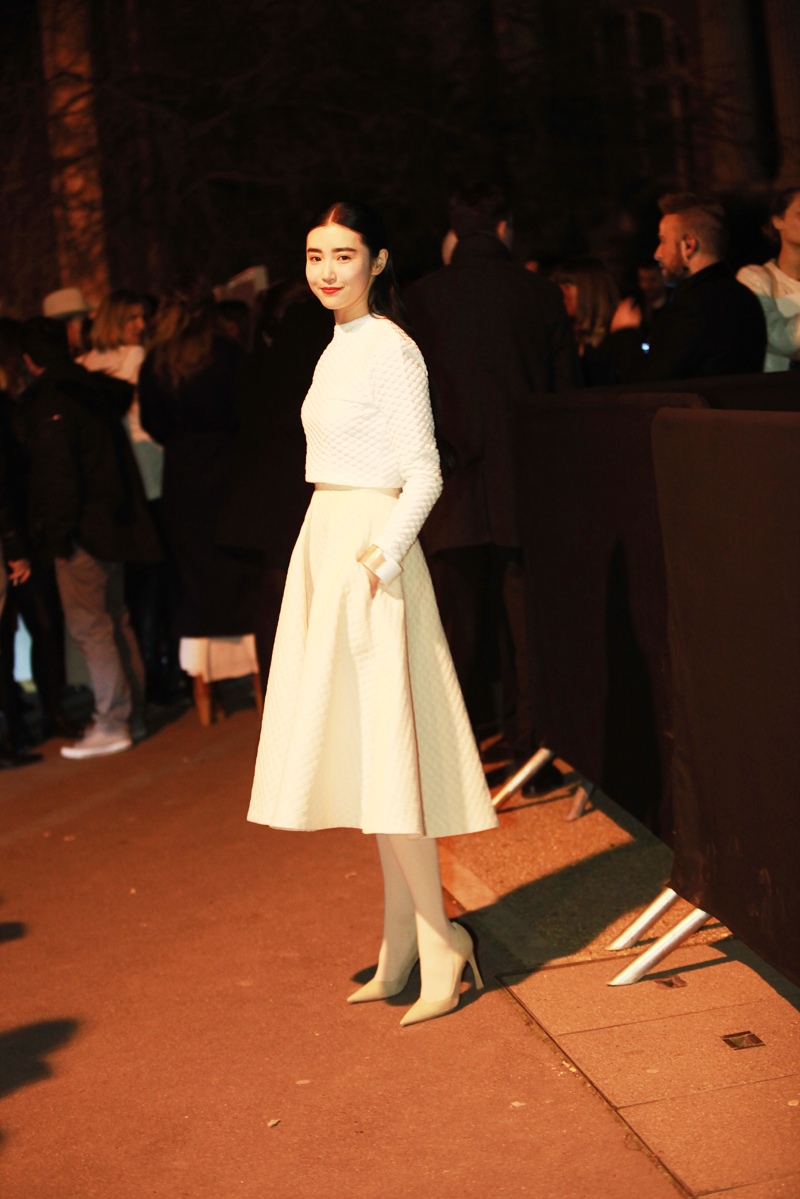 张辛苑巴黎时装周首秀 与米兰达可儿相遇_高清图集_新浪网