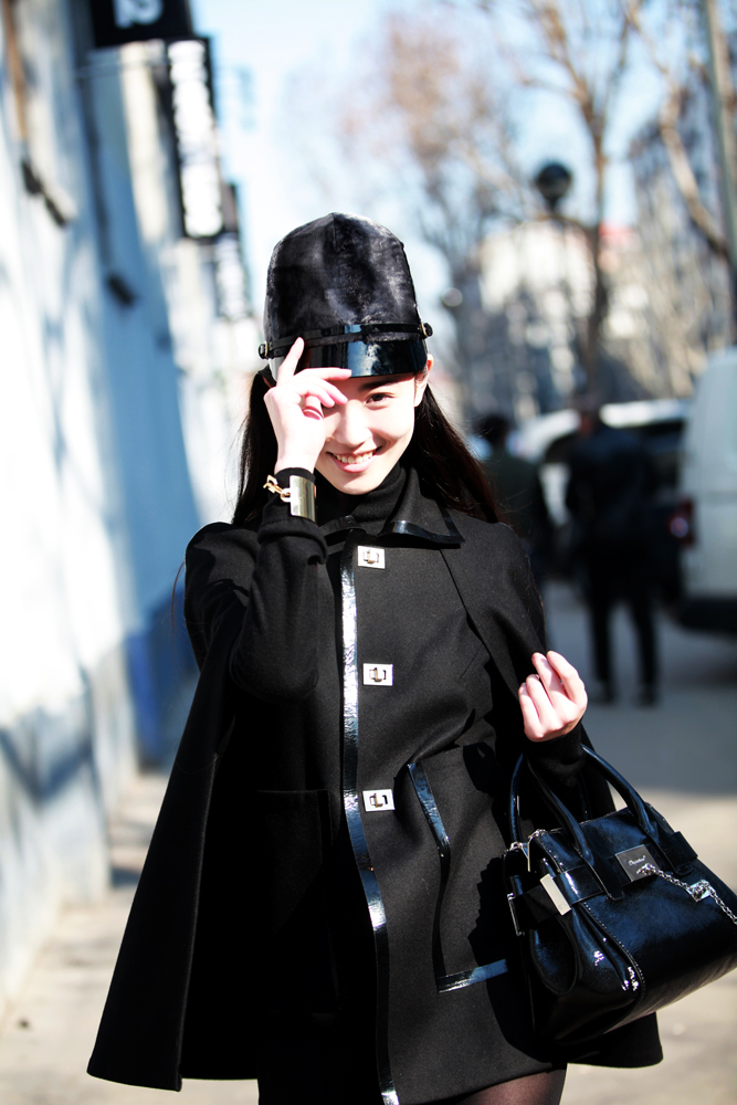 张辛苑时装"月"收官 频换22套造型创纪录