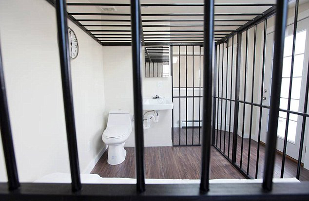 艺术家提供"监狱"式客房租金仅6元