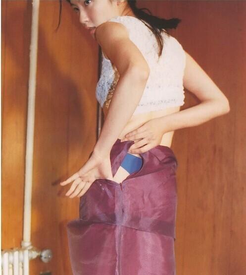 网曝林熙蕾早年大尺度写真双峰傲人性感香艳