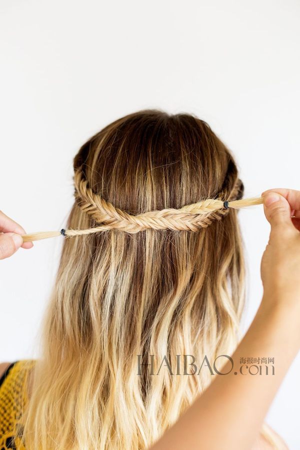 公主编发又有新花样 系个中国结更俏皮