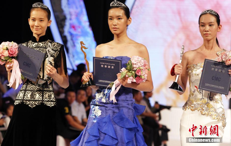 职业模特大赛举行 性感美女透视装走秀_高清图集_新浪网