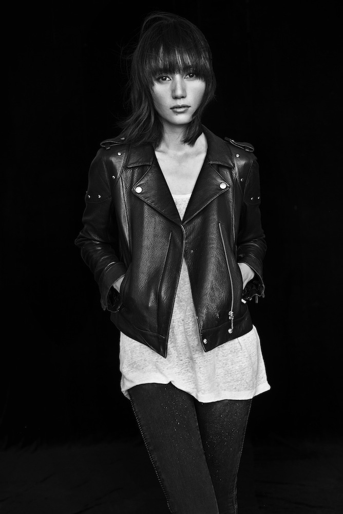 袁泉黑白大片魅力十足