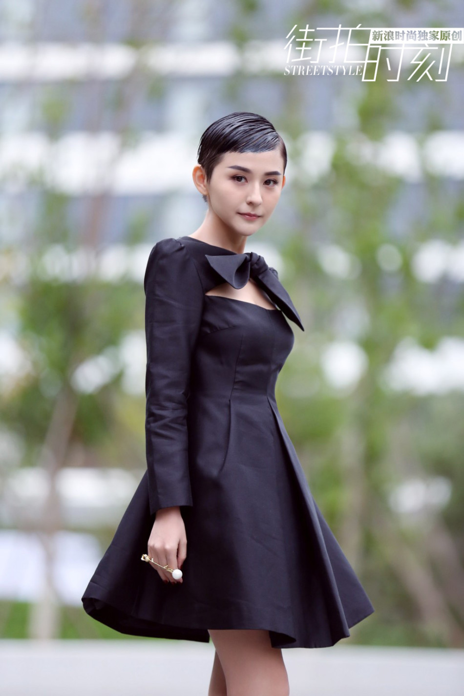 街拍时刻热依扎双面黑色定义新优雅