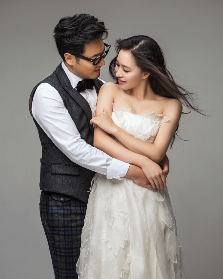 王铮亮文薇夫妻登《时尚新娘》演绎爱情奇遇记