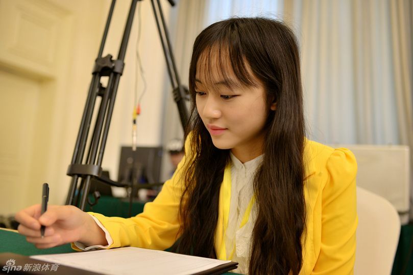 女子象棋大师拍靓丽写真 曾夺全国女子团体冠军