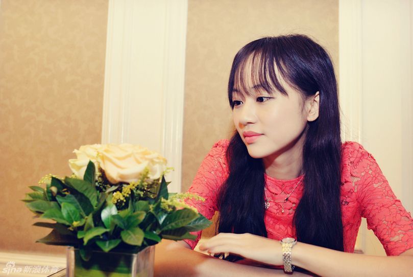 女子象棋大师时凤兰担任第三届碧桂园杯裁判工作,比赛之余拍摄了一组