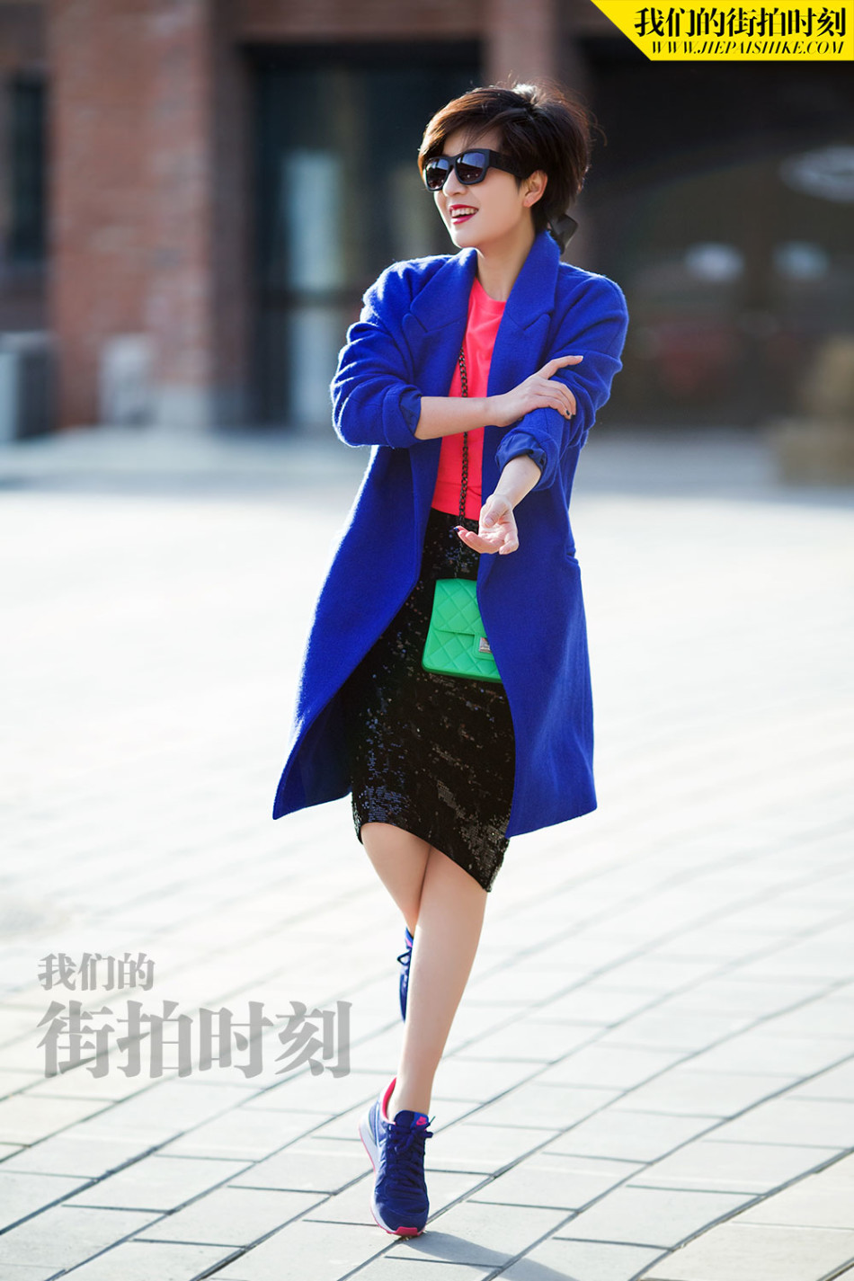 郭姗姗街拍时刻圣诞特辑 撞色搭配展现冬日活力_高清图集_新浪网