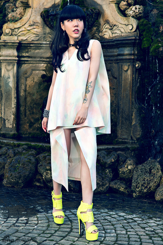 吴莫愁秀先锋态度 引领"任性"时尚风潮