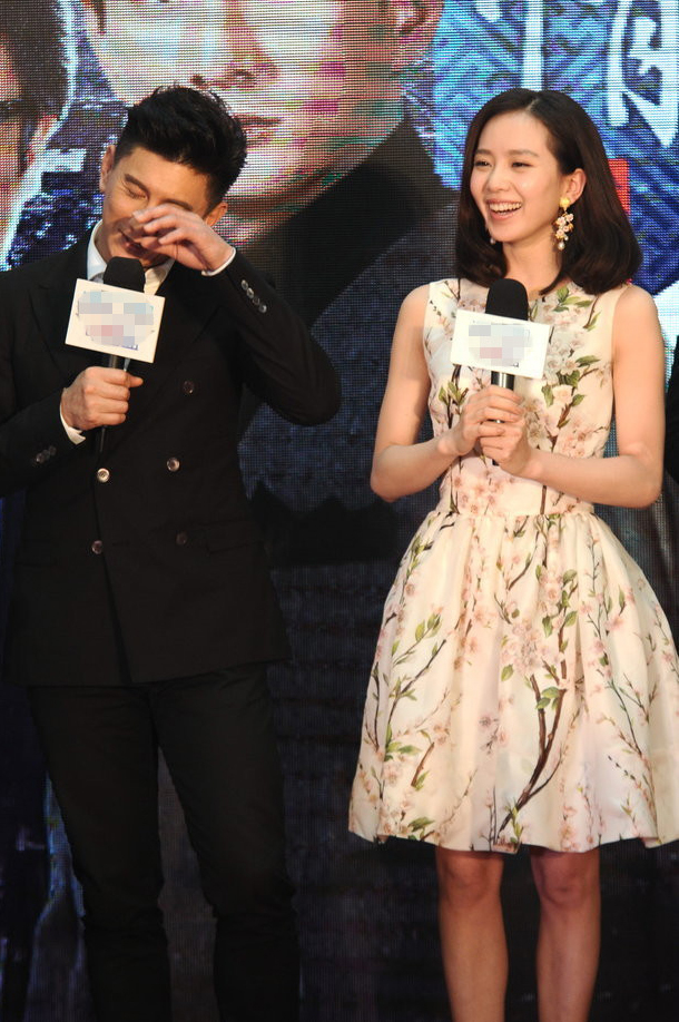 高圆圆刘诗诗伞裙比美 演绎清新优雅女神范