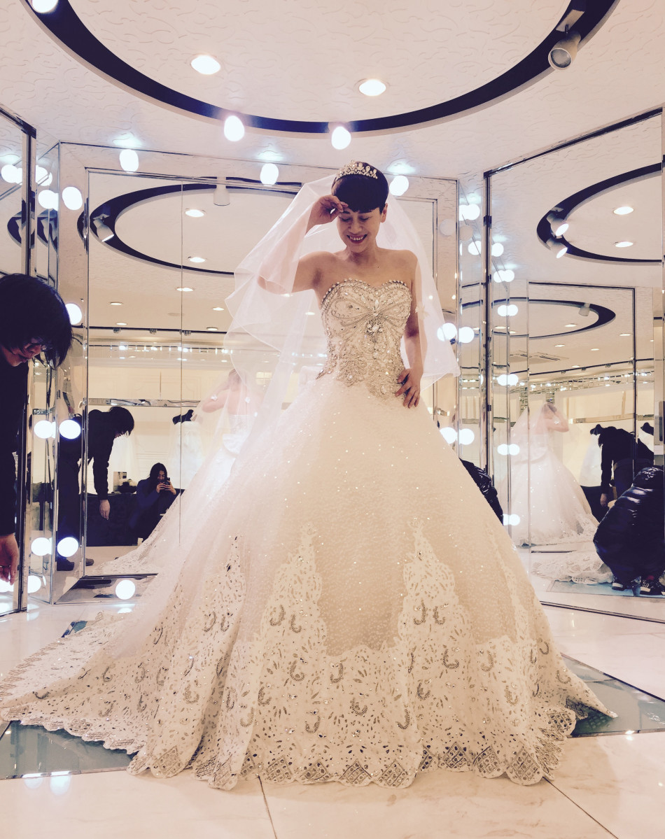 海清穿豪华唯美婚纱 不改女汉子本色遭调侃