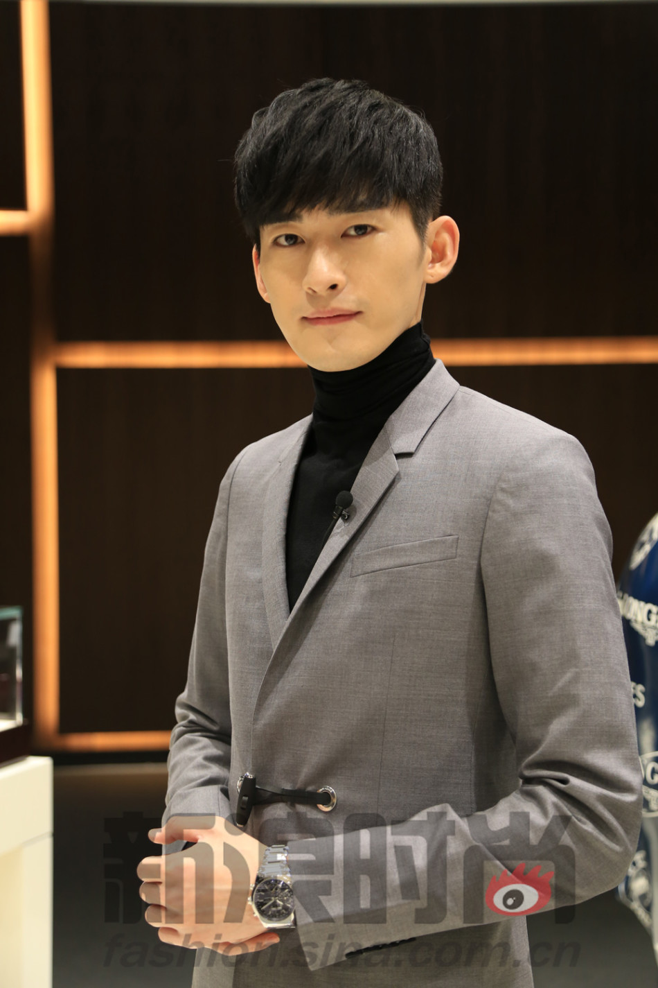 "冷捕头"张翰变身暖男 绅士型格男友力爆表