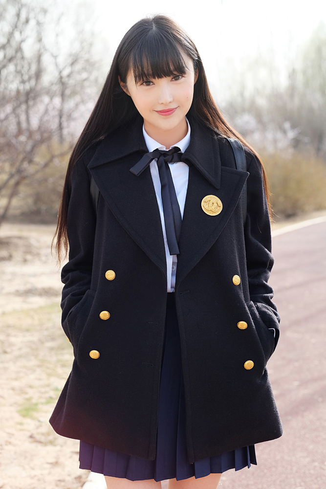 女星林柯彤春日写真大片 黑色长发颜值爆表