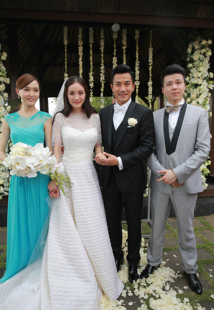 2014年1月8日,杨幂刘恺威在巴厘岛举行婚礼,伴娘是新娘的好闺蜜唐嫣.