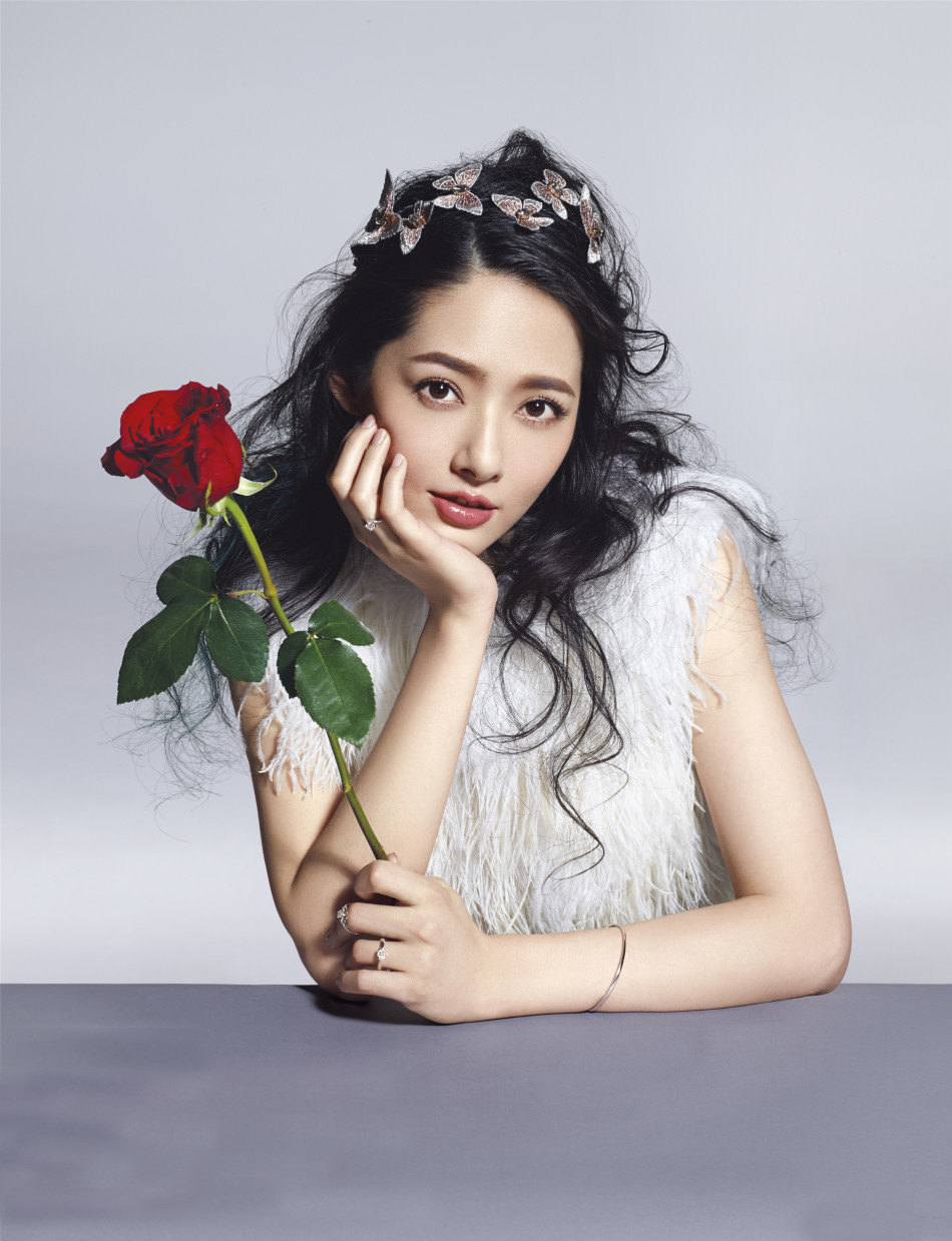 郭碧婷披婚纱登封面 飘逸唯美优雅大方_高清图集_新浪网