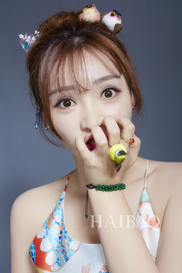 柳岩奇葩说造型搞怪卖萌变身花鸟女神