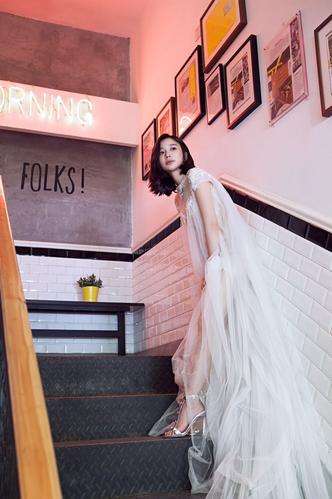 熊乃瑾曝清新封面大片 白纱及地优雅似公主