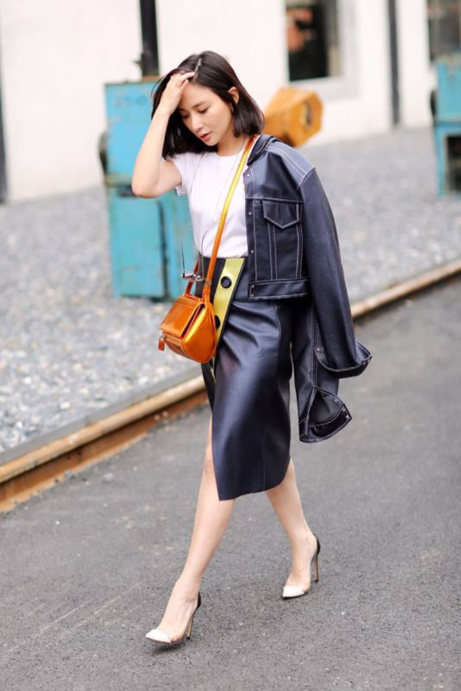 熊乃瑾街拍秀美腿 与霍思燕嗯哼大王萌趣互动