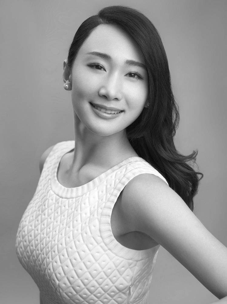 于果曝黑白写真 简约大气不失女人味儿