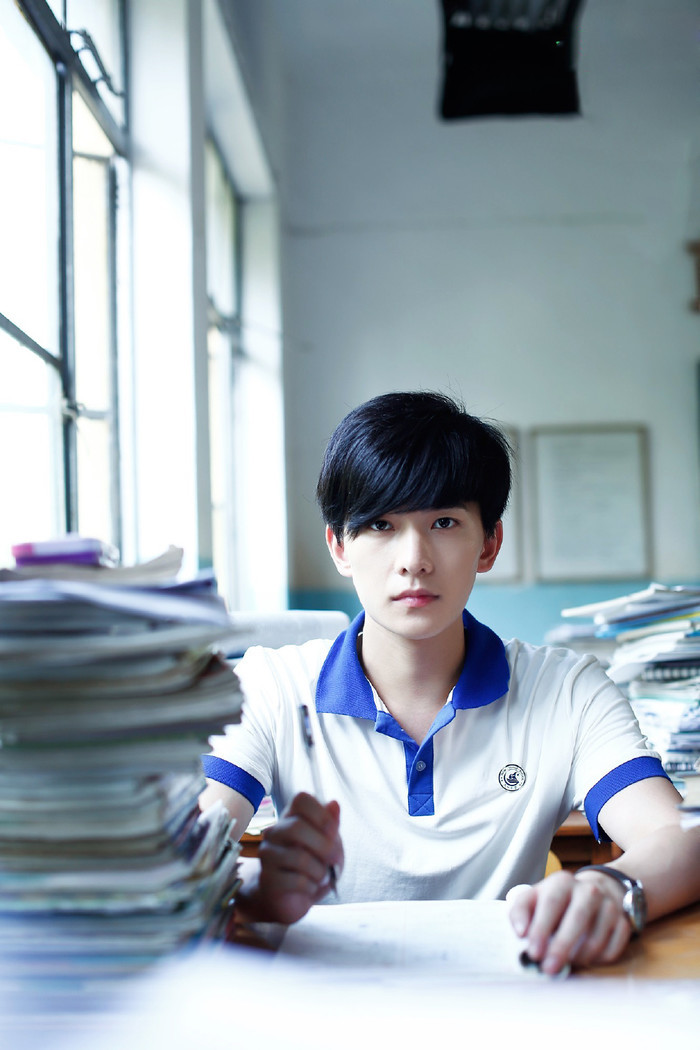 杨洋清纯校服照