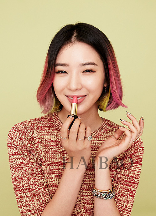 明星中相当流行,不过因为亚洲人的个性,五官,肤色等问题,彩色头发被