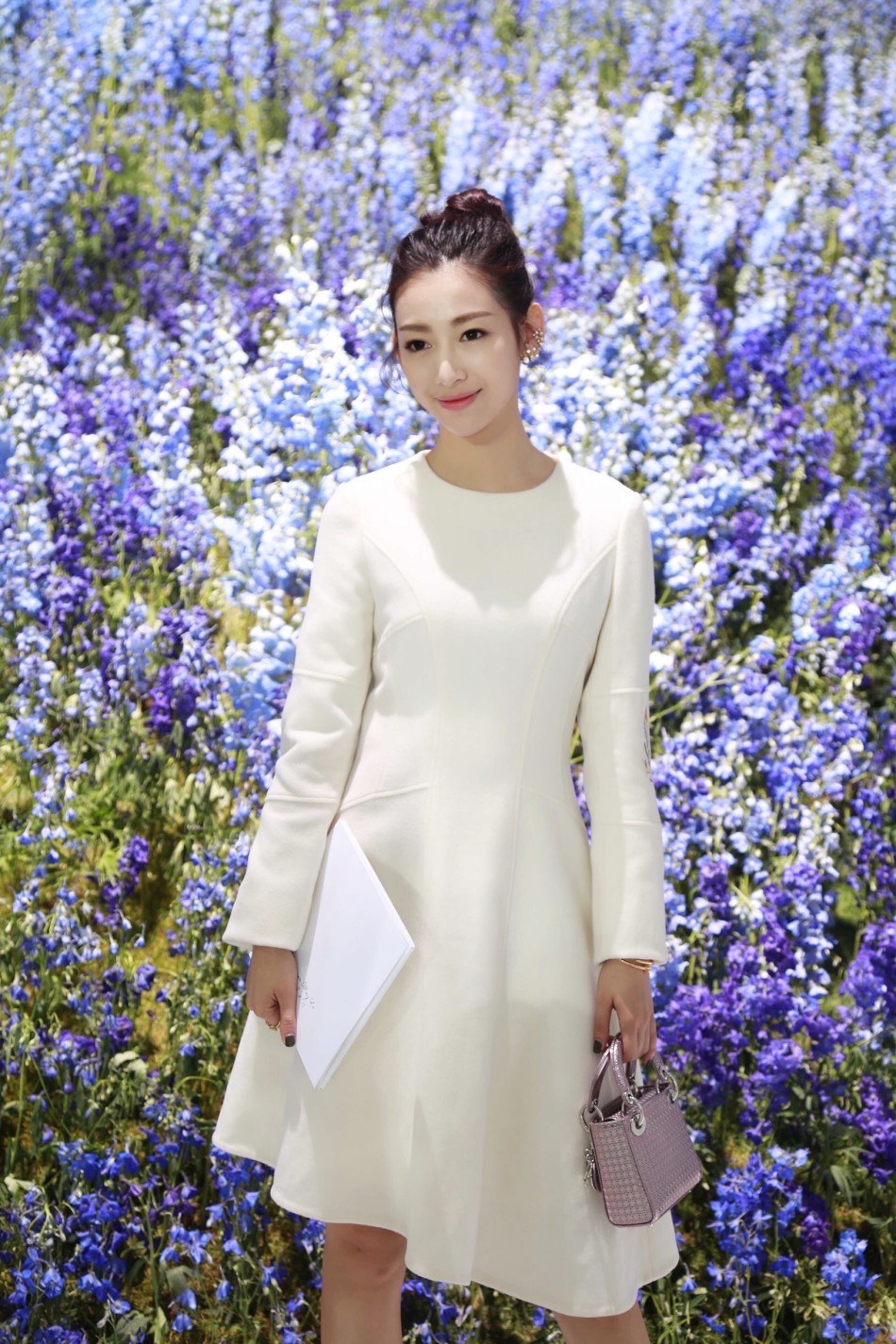 新浪时尚特邀主持人温雅亮相dior秀场