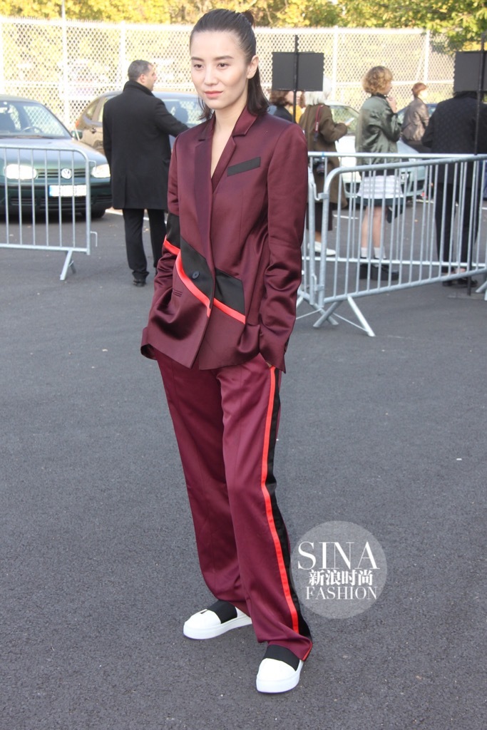 宋佳穿“睡衣” 看Kenzo