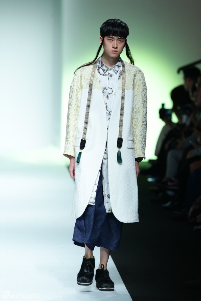 浅谈中国传统符号在现代服装设计中的应用