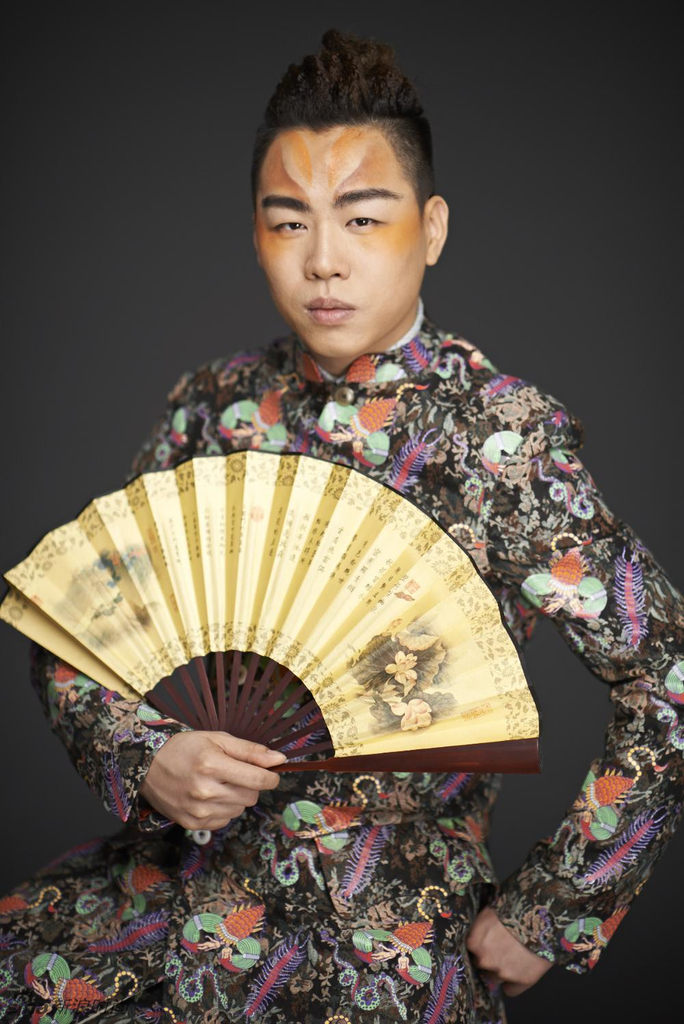 胡彦斌妆容妖艳变戏子