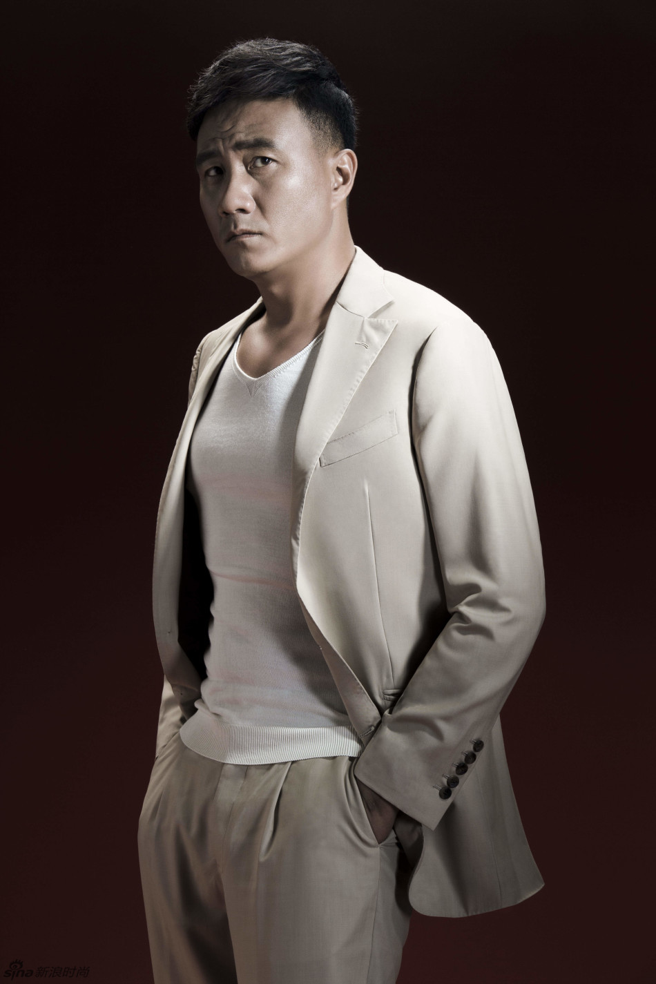 胡军登杂志封面 低调的荷尔蒙气息一触即发
