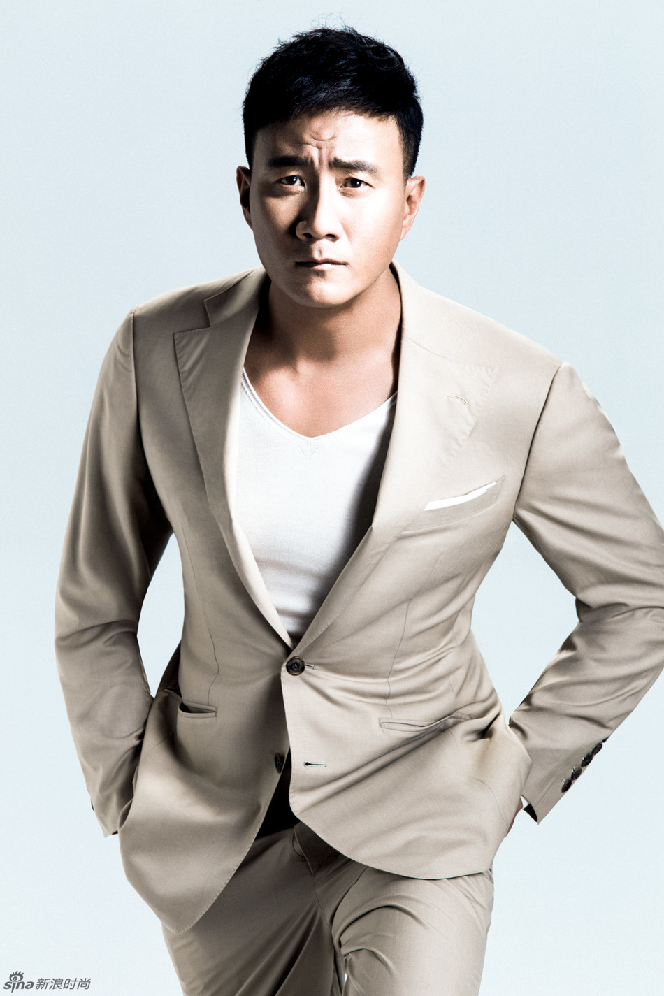 胡军登杂志封面 低调的荷尔蒙气息一触即发