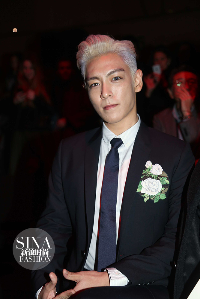 top崔胜贤白发造型亮相dior homme巴黎秀场_高清图集_新浪网