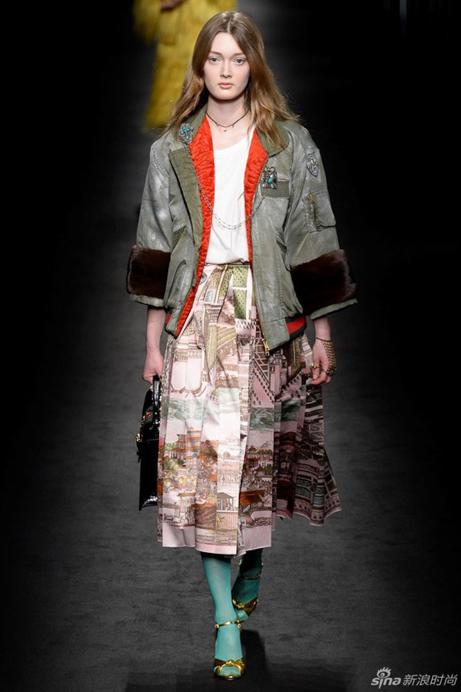 2016秋冬女装系列从植物的生长中获取灵感,每件服装都描绘出截然迥异