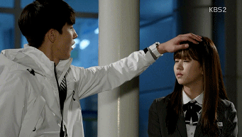 想被欧巴甜蜜"摸头杀" 你的发丝准备好了没