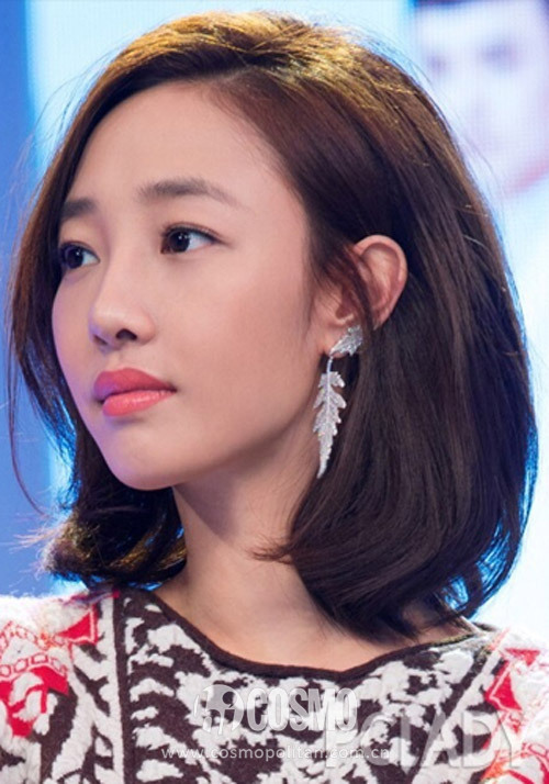 白百何也是同样喔,虽然也有长发时代,也有着慢慢过渡到中长发的梨花头