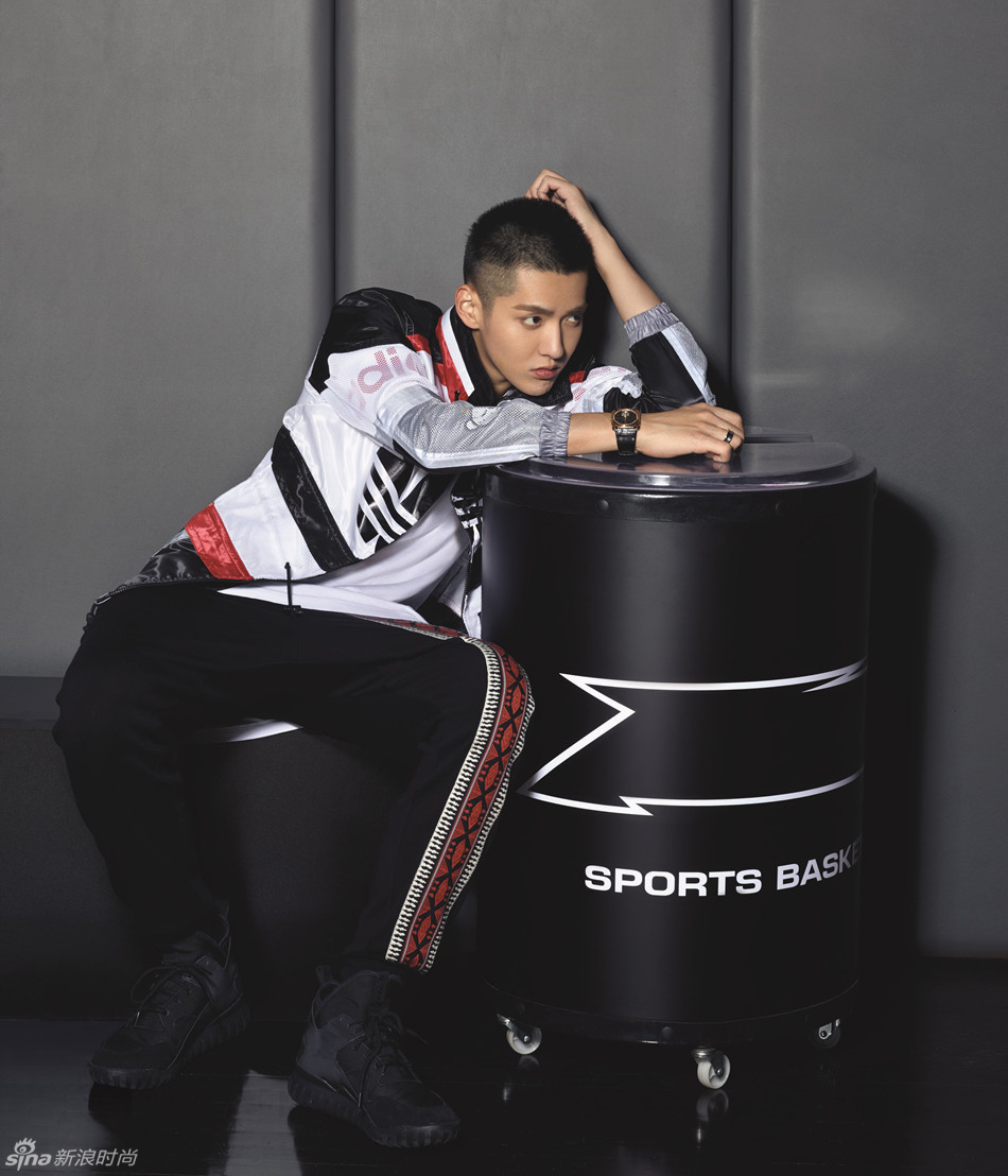 吴亦凡时尚大片 玩转篮球吉他秀跨界型男魅力