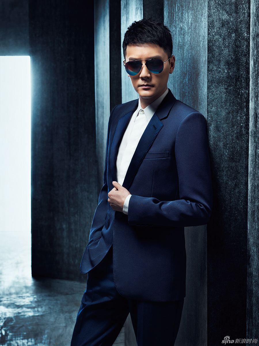 冯绍峰戴墨镜拍写真  冷峻型男酷帅十足