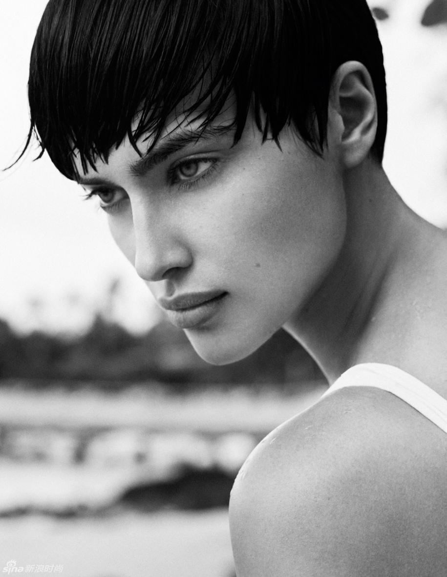 c罗前女友irina shayk登封面 泳装性感撩人