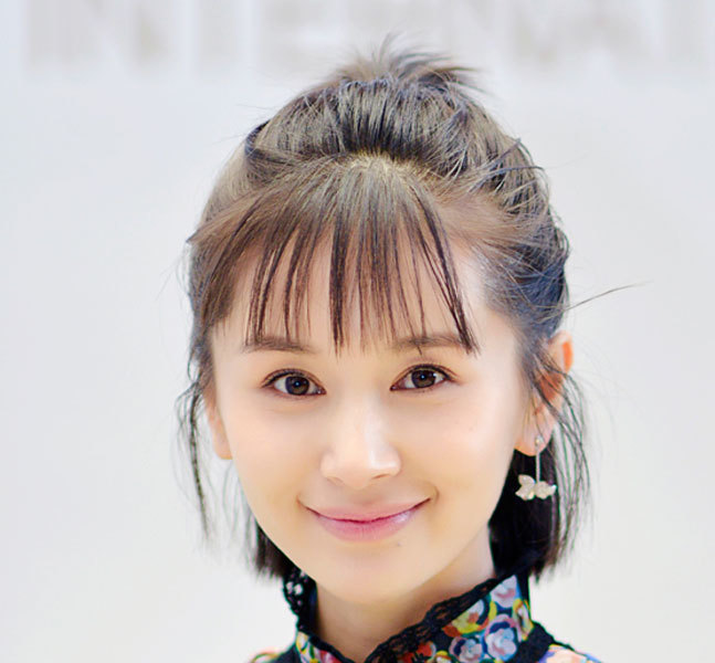 学王子文唐嫣 画个粉嫩花瓣唇美美的出游去_高清图集_新浪网